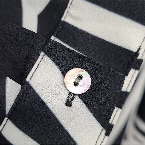 Crosby‎ Geometric Long Sleeve Blouse Size M - Picture 3 of 7